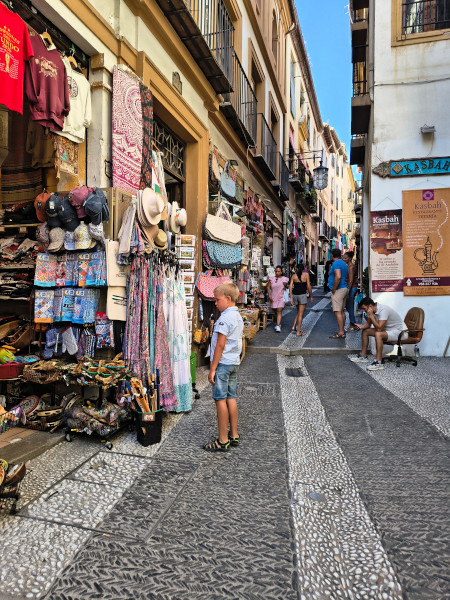 Der berhmte Seidenmarkt in Granada