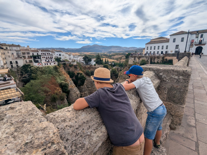 In Ronda sind auch die Jungs von der Aussicht begeistert