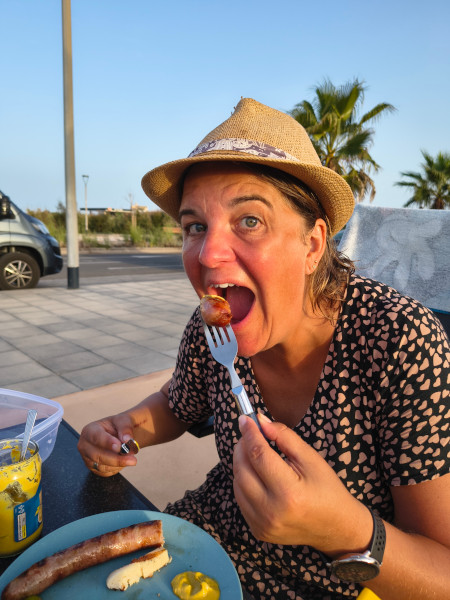 In Almeria genießen wir Thüringer vom Grill