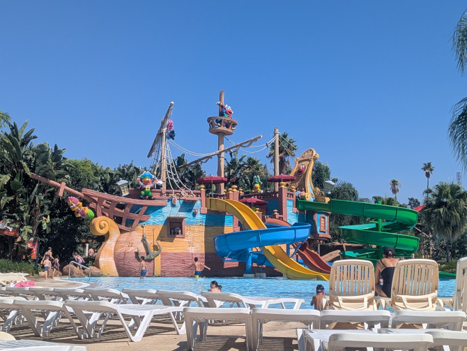 Unzählige Kinderpools