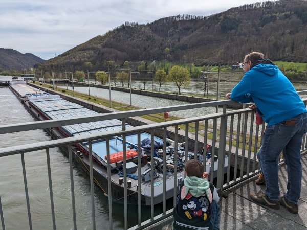 Staunen an der Schleuse