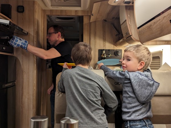 Blitzpizza aus dem WoMo Backofen