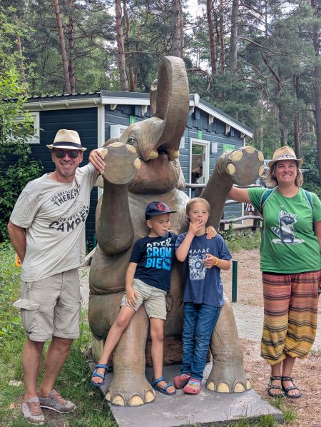 Im Serengeti Park bei den Elefanten