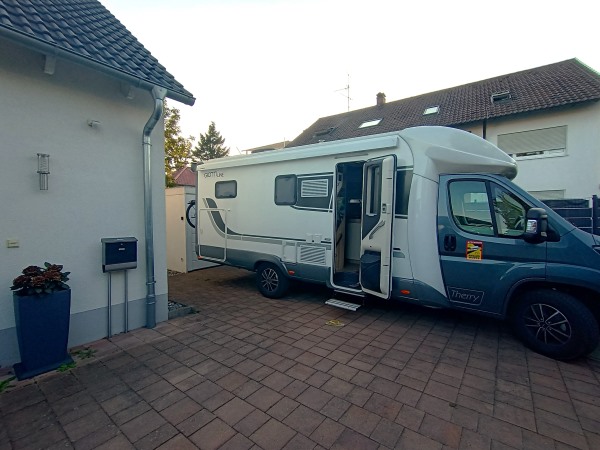 Noch parken wir vor der Garage